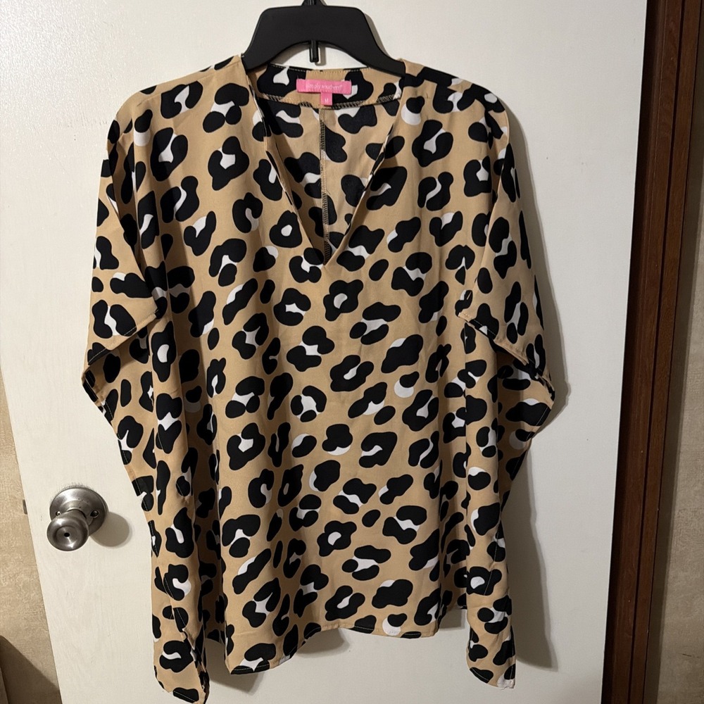 Simply Southern leopard print Short sleeve blouse size Medium